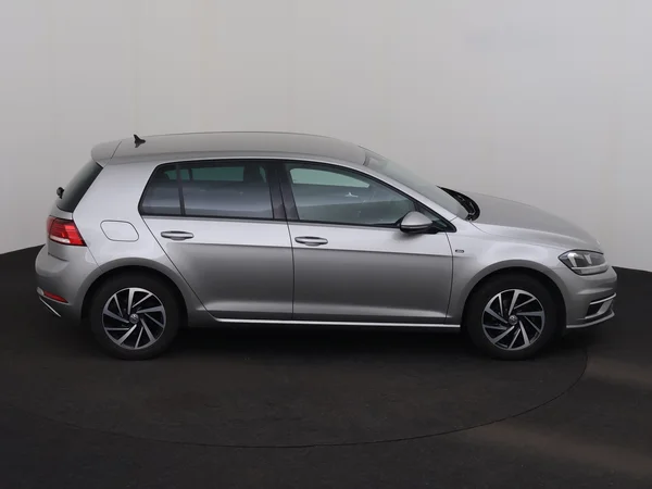 VOLKSWAGEN Golf (2018) — foto 23 van 27