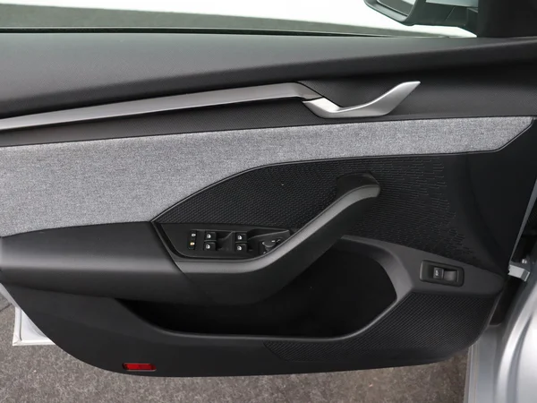 SKODA Octavia Combi (2024) — foto 10 van 19