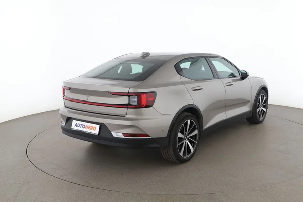 Polestar 2 (2022) — foto 12 van 16
