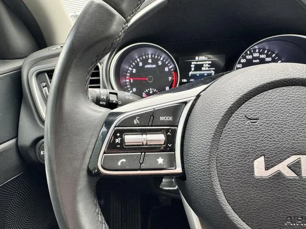 KIA XCeed (2023) — foto 9 van 26