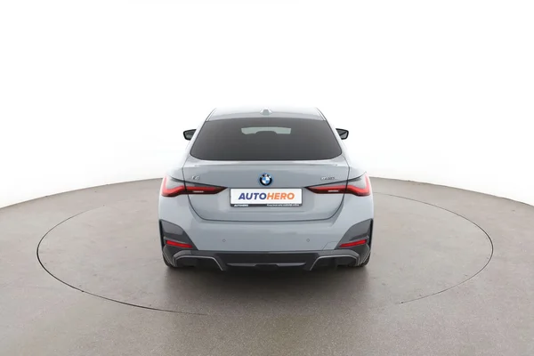 BMW i4 (2023) — foto 11 van 16