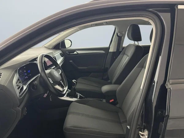 VOLKSWAGEN T-Roc (2022) — foto 2 van 17
