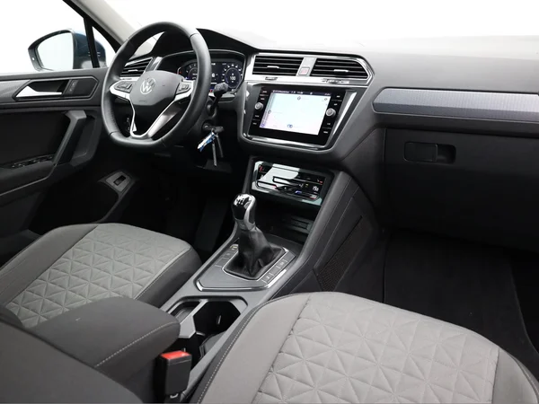 VOLKSWAGEN Tiguan (2022) — foto 16 van 22