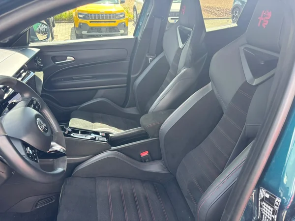Alfa Romeo Junior (2025) — foto 5 van 15