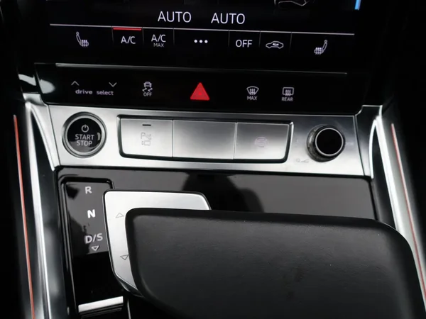 Audi e-tron (2021) — foto 21 van 29