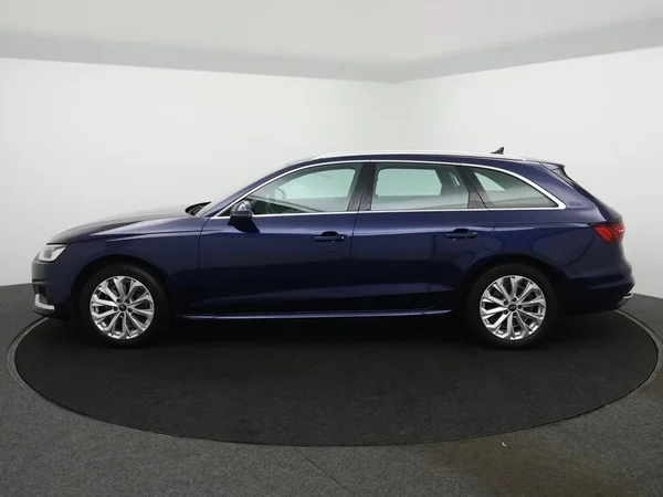 Audi A4 (2022) — foto 2 van 31