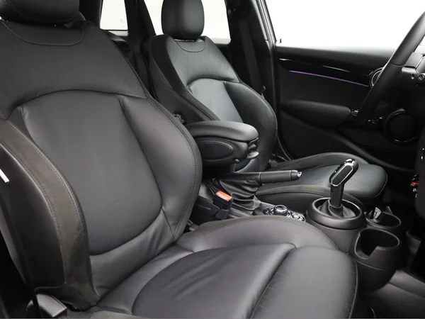 MINI Mini 5 Doors (F55 LCI II) (2022) — foto 13 van 18