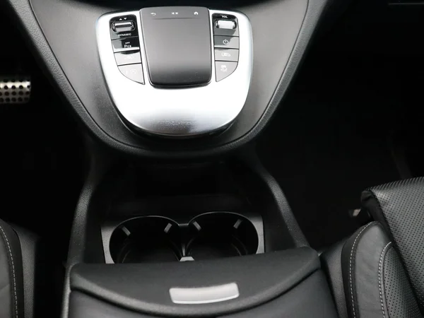 Mercedes-Benz V-Klasse (2024) — foto 14 van 36