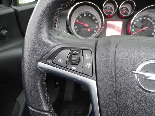 Opel Cascada (2018) — foto 11 van 27