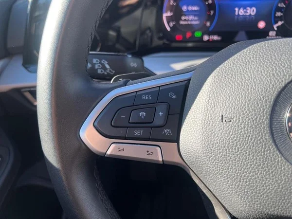 VOLKSWAGEN Golf VIII (2021) — foto 5 van 27
