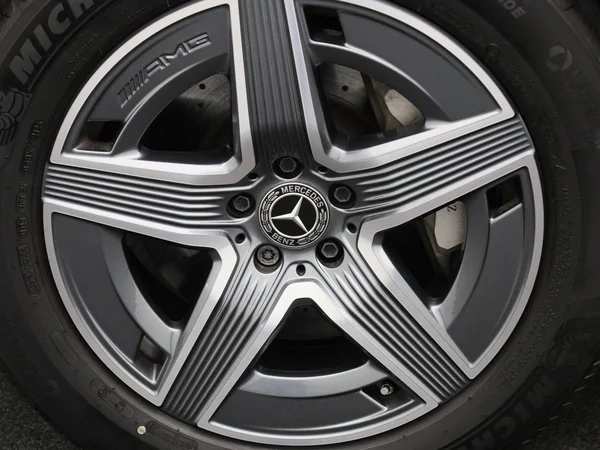Mercedes-Benz GLC (2025) — foto 6 van 49