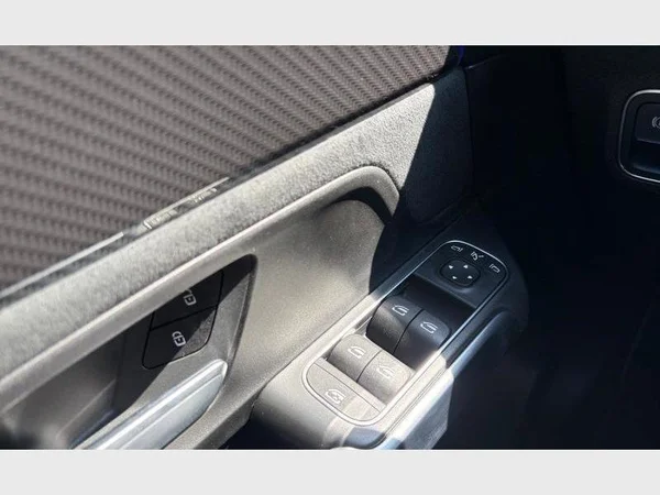 Mercedes-Benz GLB 180 (2021) — foto 7 van 29