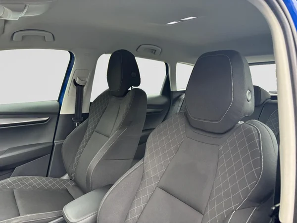 SKODA Karoq (2018) — foto 3 van 21