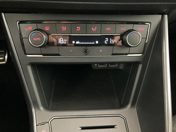 VOLKSWAGEN Polo (2020) — foto 13 van 35