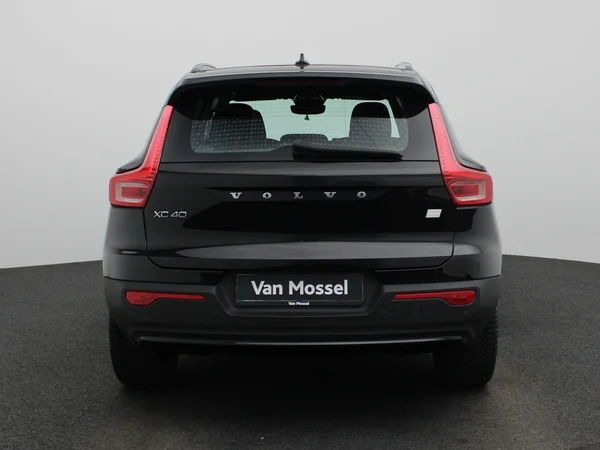 Volvo XC40 (2023) — foto 35 van 39