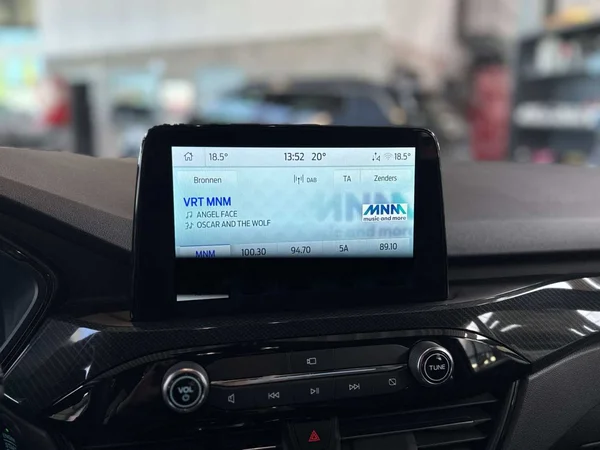 Ford Kuga (2023) — foto 5 van 19