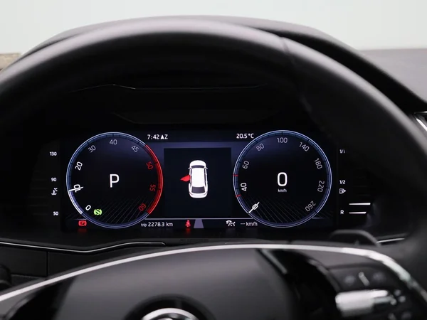 Škoda Superb (2022) — foto 2 van 47