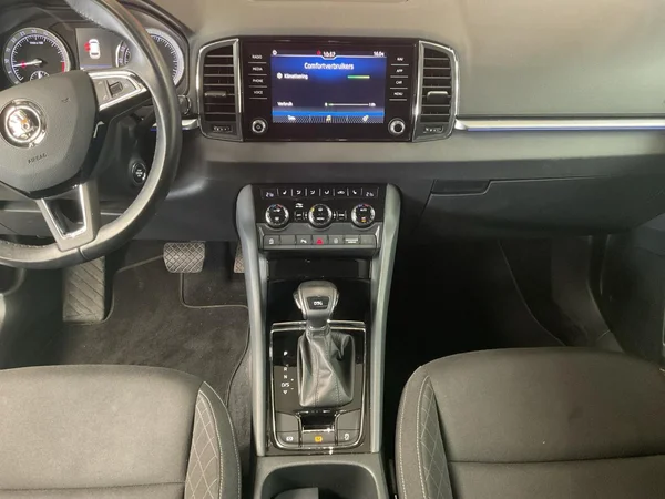 SKODA Karoq Dsl (2019) — foto 3 van 22