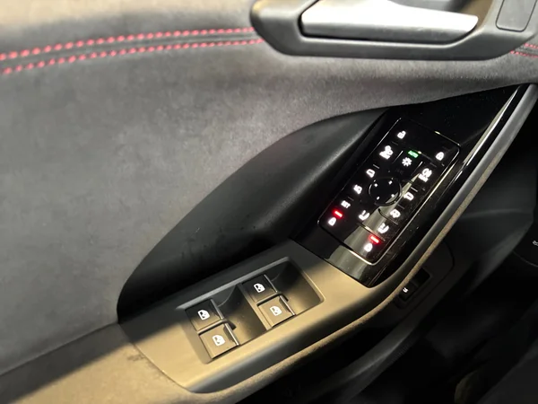 AUDI Q6 e-tron (2025) — foto 18 van 22