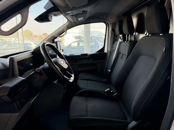 Ford Transit Custom (2025) — foto 3 van 20