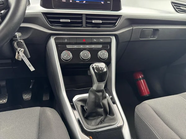 VOLKSWAGEN T-Roc (2023) — foto 13 van 16