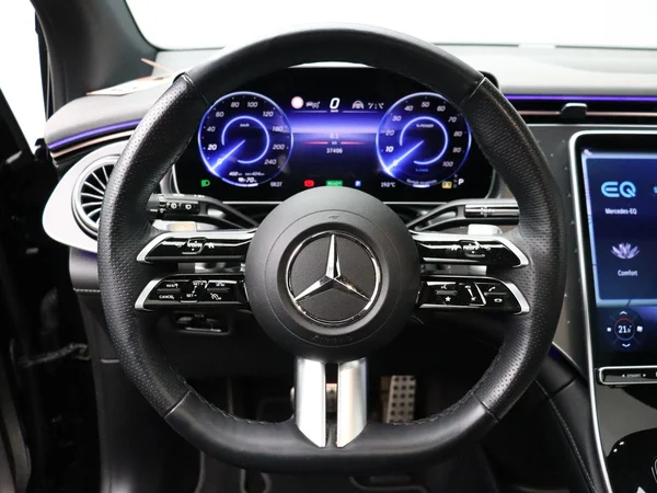 Mercedes-Benz EQE (2025) — foto 17 van 34