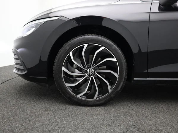 VOLKSWAGEN Golf VIII SW (2024) — foto 4 van 20