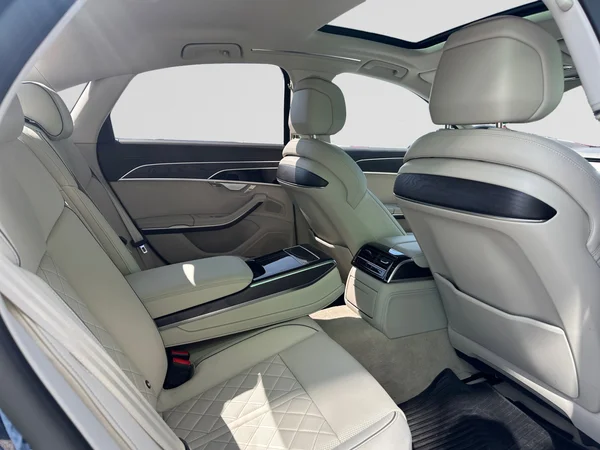 AUDI A8 PHEV (2023) — foto 11 van 24