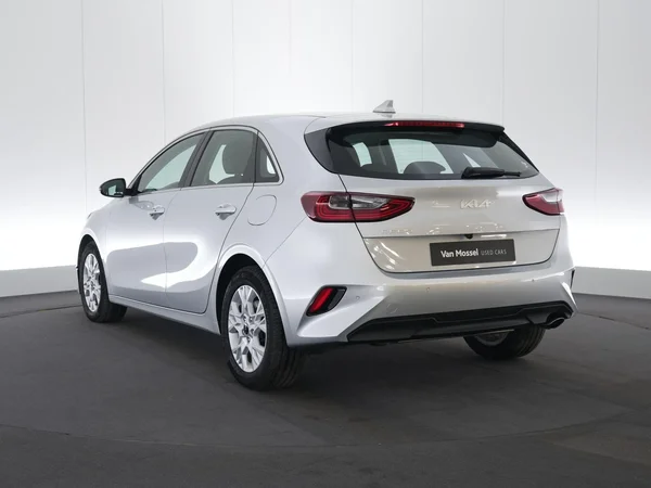 Kia cee'd (2024) — foto 12 van 22
