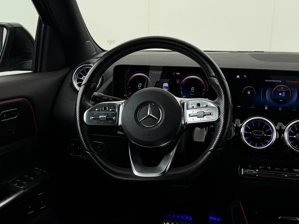 MERCEDES GLA 250 (2022) — foto 14 van 35