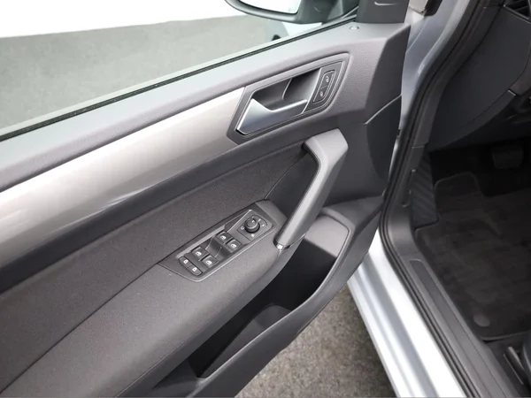 VOLKSWAGEN Touran (2026) — foto 6 van 23