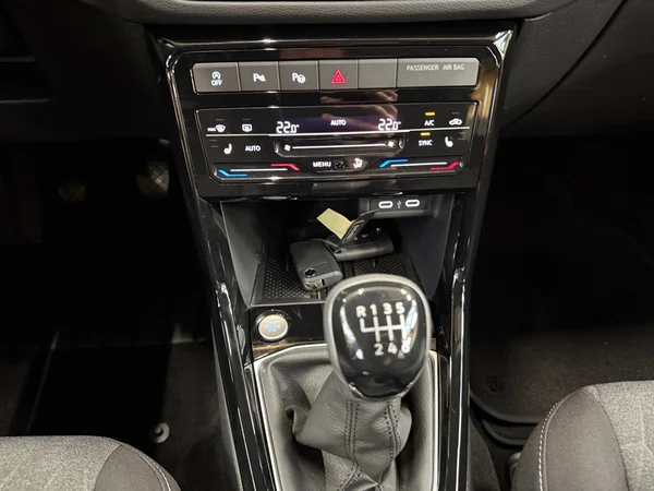 VOLKSWAGEN T-Cross (2026) — foto 2 van 24