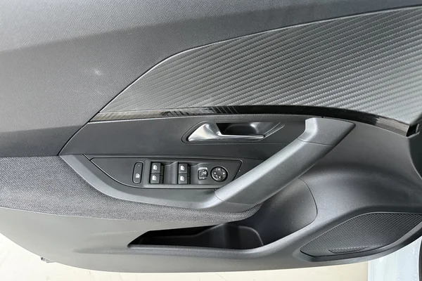 Peugeot 2008 (2025) — foto 8 van 17