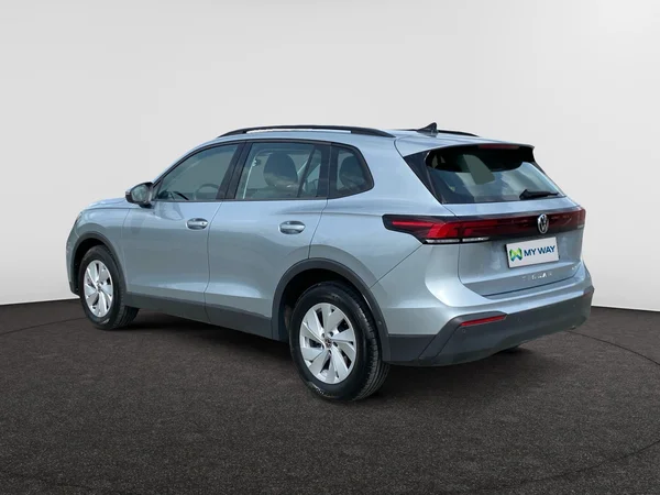 VOLKSWAGEN Tiguan (2024) — foto 10 van 16