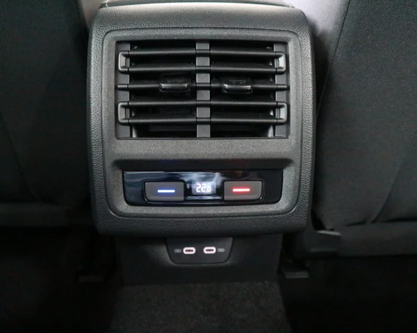 Volkswagen Golf (2021) — foto 24 van 30