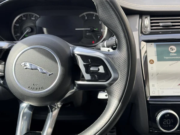 Jaguar E-PACE (2021) — foto 9 van 30