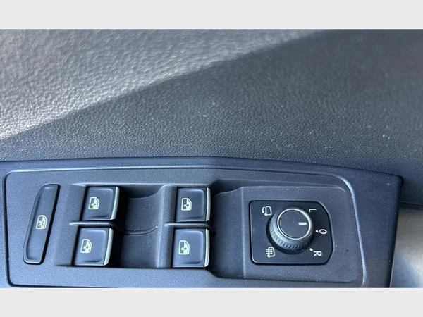Volkswagen T-Roc (2018) — foto 24 van 32