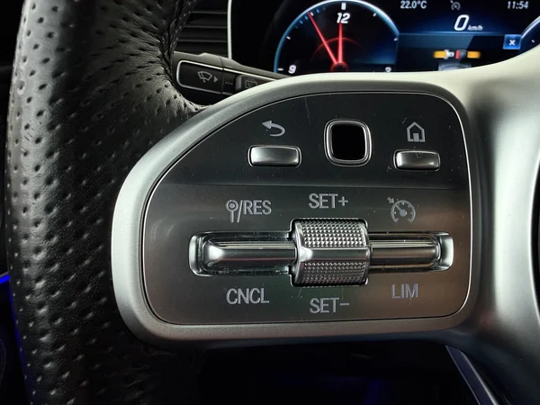 MERCEDES GLE 350 (2021) — foto 9 van 34