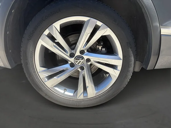 Volkswagen Tiguan (2021) — foto 13 van 16