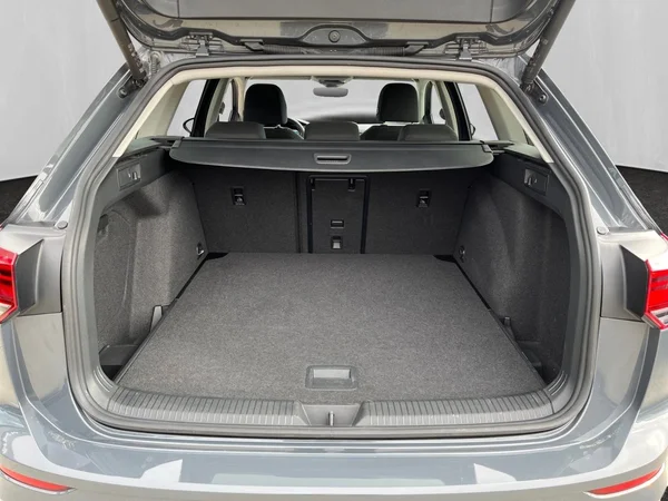VOLKSWAGEN Golf VIII SW (2024) — foto 19 van 22