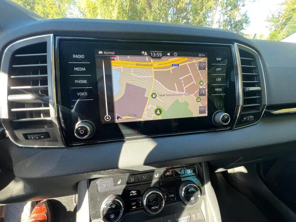 SKODA Karoq (2022) — foto 3 van 24