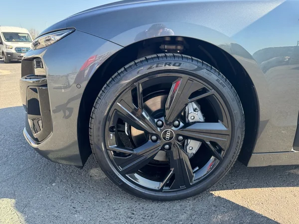 AUDI A6 Avant e-tron (2025) — foto 16 van 25