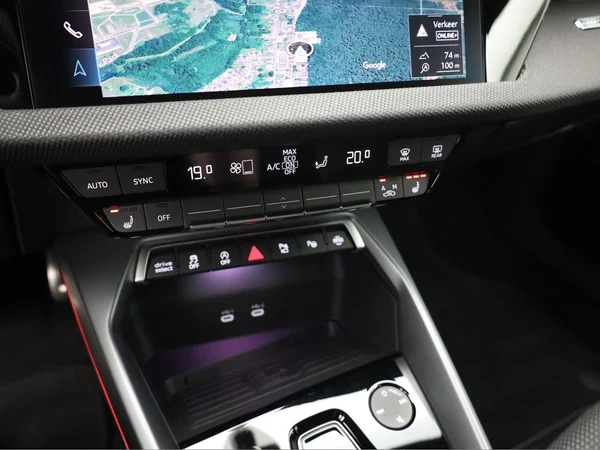 AUDI A3 Sportback (2025) — foto 10 van 22