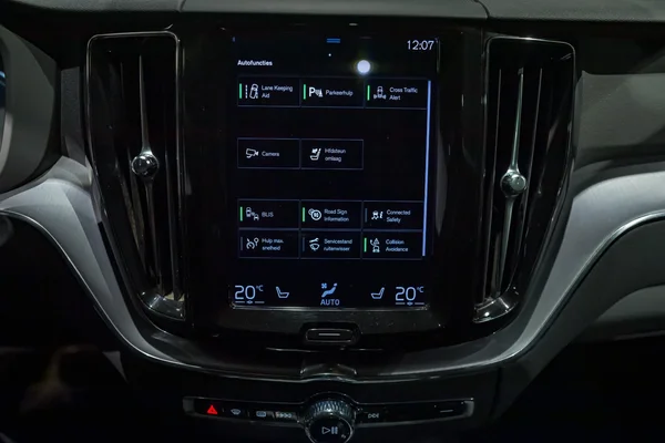 Volvo XC60 (2020) — foto 17 van 32