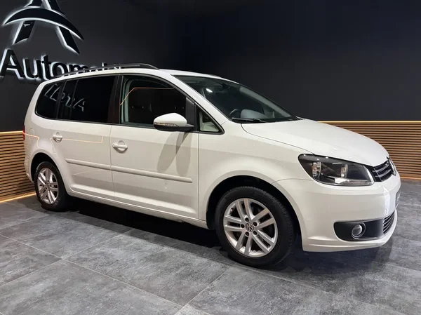 Volkswagen Touran (2015) — foto 11 van 22