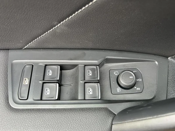VOLKSWAGEN Tiguan Allspace (2023) — foto 36 van 42