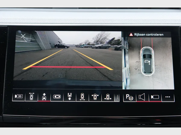 AUDI Q8 e-tron (2023) — foto 31 van 35