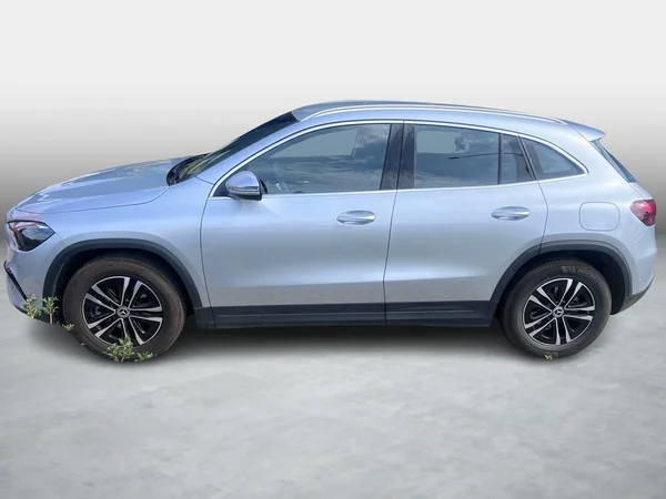 Mercedes-Benz GLA (2025) — foto 10 van 17