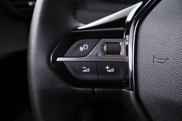 Peugeot E-208 (2025) — foto 13 van 64
