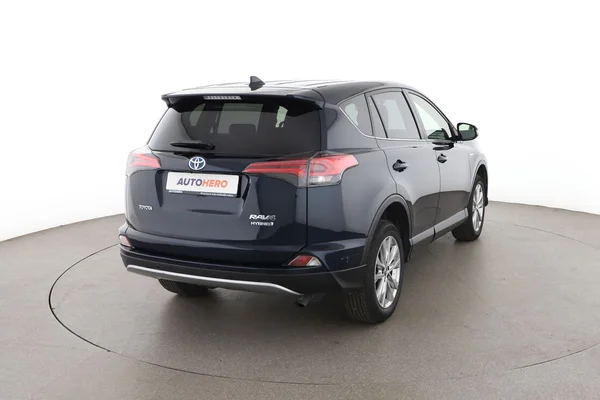 Toyota RAV4 (2018) — foto 12 van 16